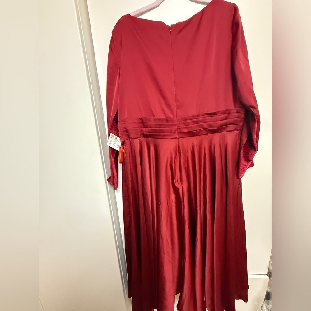 NWT | Mac Duggal Burgandy Elegant Red A-line Bell Sleeve V-neck Dress Size 18W - Picture 11 of 14